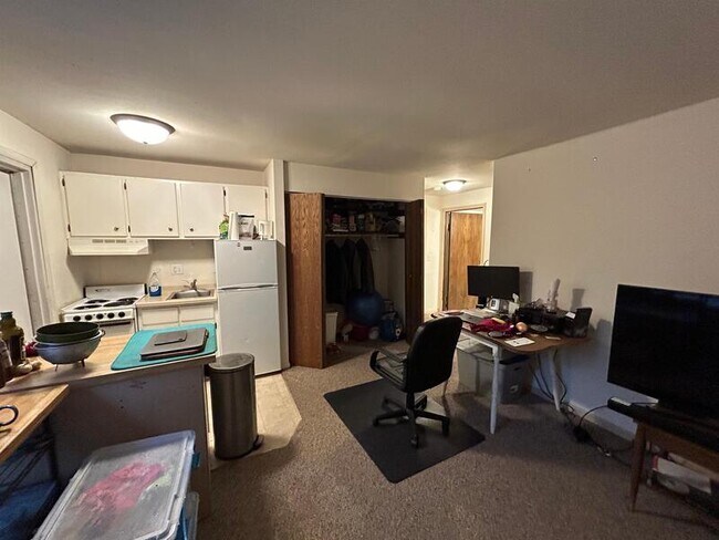 Building Photo - 134 E Johnson St