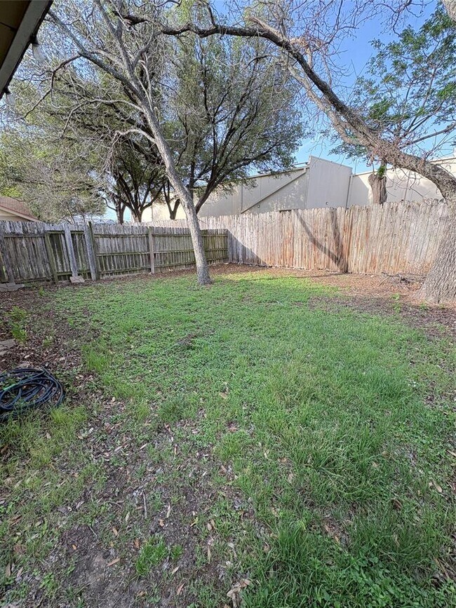 Building Photo - 12814 Hymeadow Dr