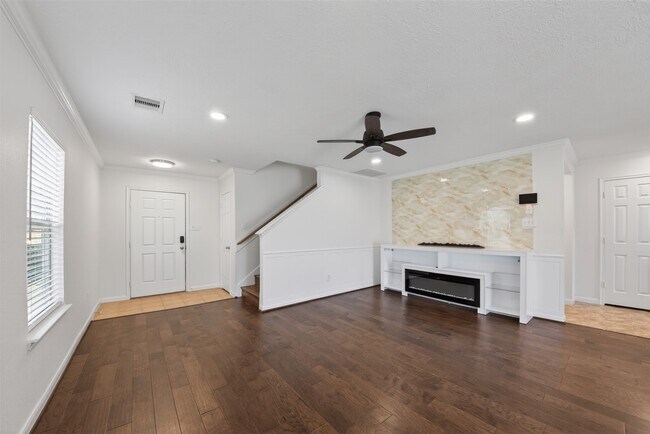 Building Photo - 15323 Trinity Meadow Dr