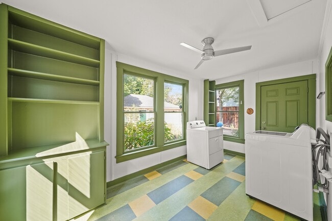 Building Photo - 406 Sul Ross St
