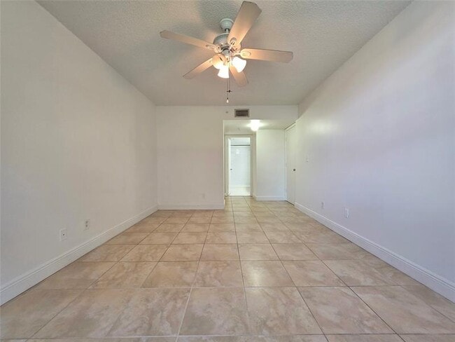 Building Photo - 1350 SE 3rd Ave