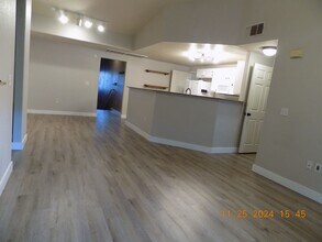 Building Photo - Well maintained up stairs condo