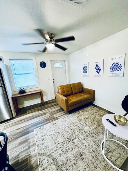 Building Photo - 405 Cedar Lane Rd