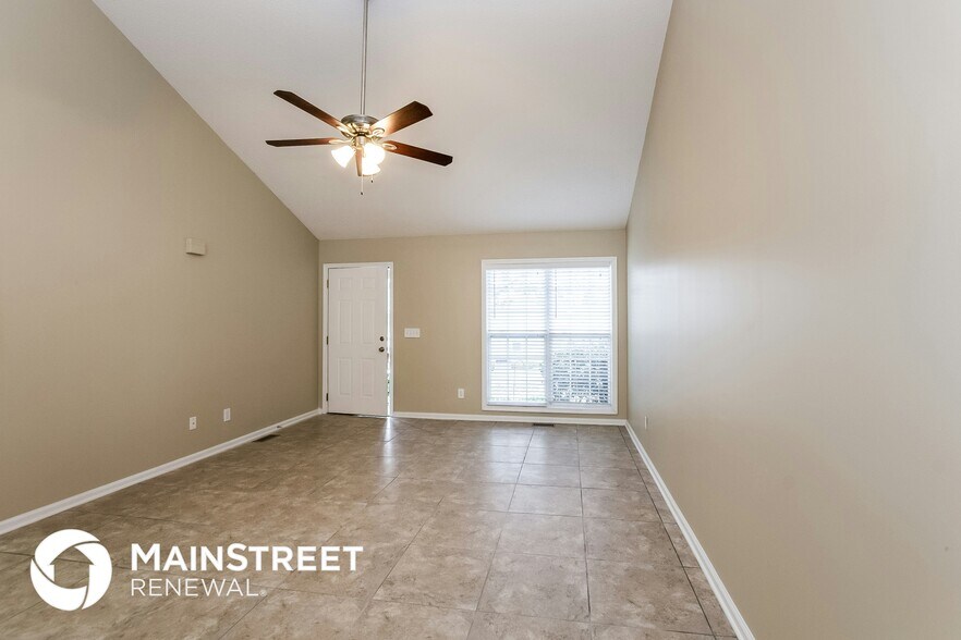 Building Photo - 17 Hickory St SW