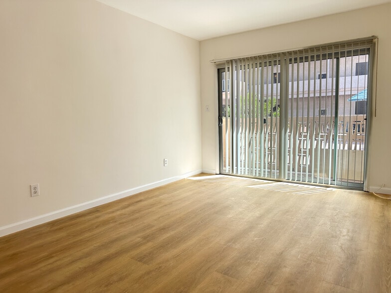 Building Photo - 12955 Riverside Dr