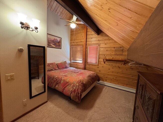 Building Photo - Furnished mountain cabin