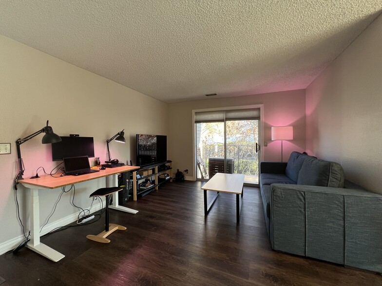 Living Room - 4614 S Quail Park Dr