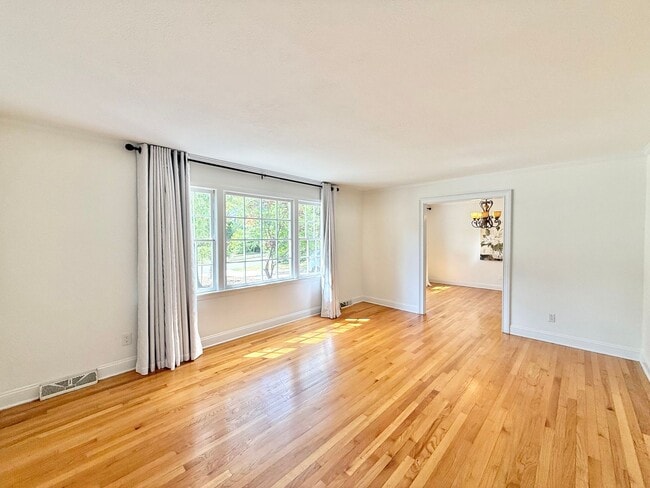 Building Photo - **OFFERING REFUNDABLE APPLICATION FEES** Stunning 5BD, 3BA North Ridge Raleigh Home on a Large, P...