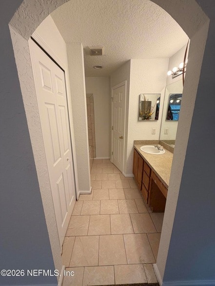 Building Photo - 1915 Lago Del Sur Drive