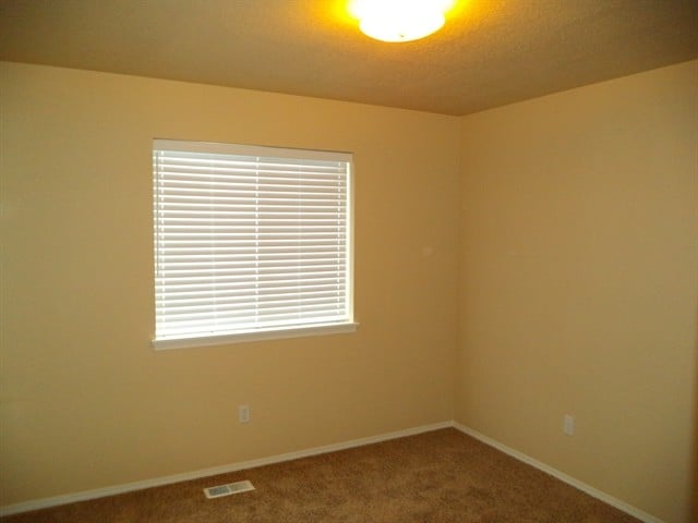 Building Photo - 685 W Tern Dr