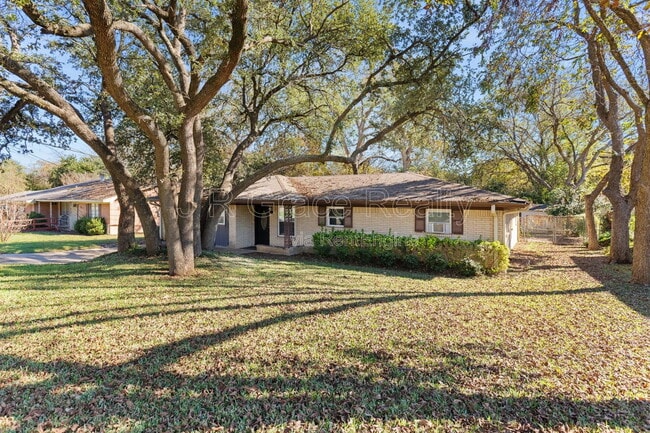 Building Photo - 8806 Fox Hollow Dr