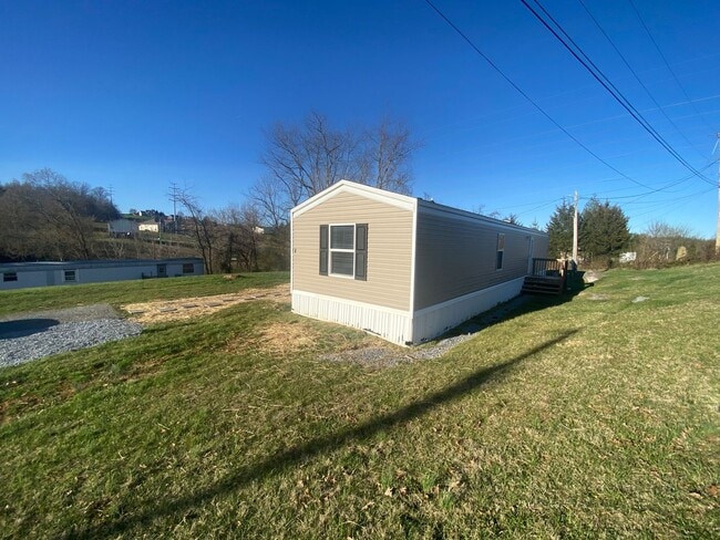 Building Photo - 102 Claude Simmons Rd
