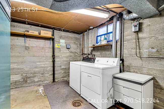 Building Photo - 913 25th St