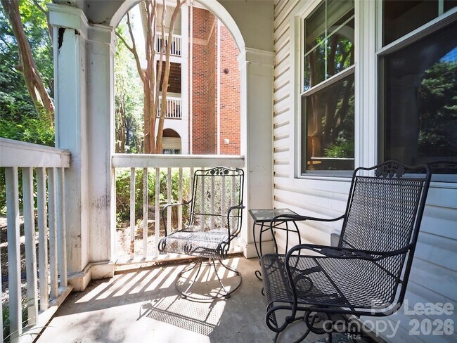 Building Photo - 5609 Fairview Rd