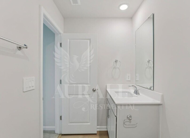 Building Photo - 805 Ottawa Dr