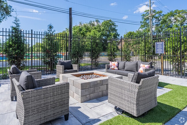 Building Photo - Edgewater Apartments