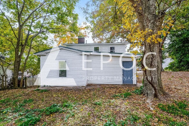 Primary Photo - 615 Kivett St