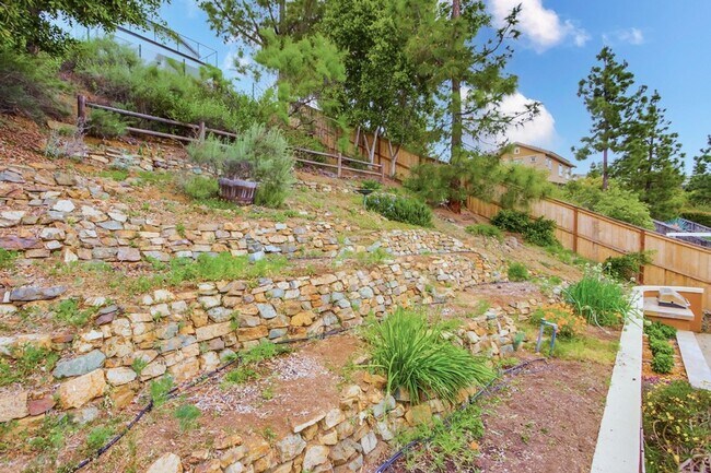 Building Photo - 4 Bedroom Cul-de-Sac home in San Elijo Hills!