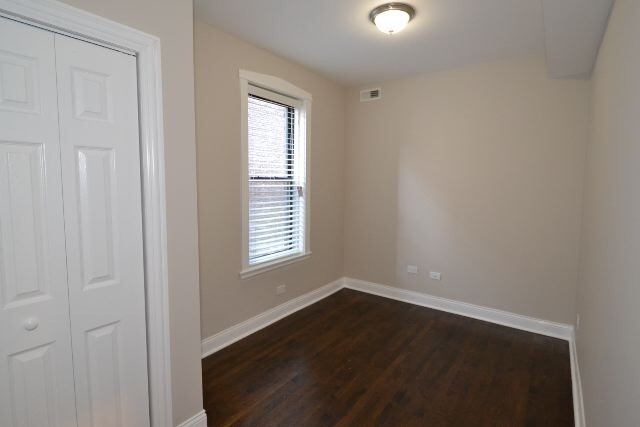 Building Photo - 2019 N Hoyne Ave