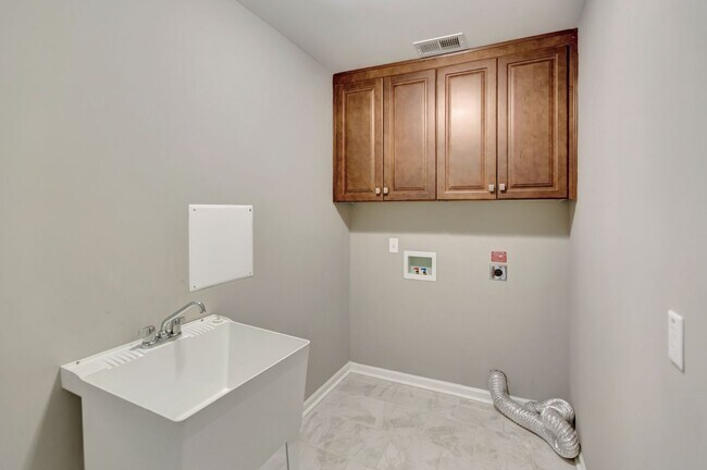 Building Photo - Welcome to Filbin Creek — North Charleston...