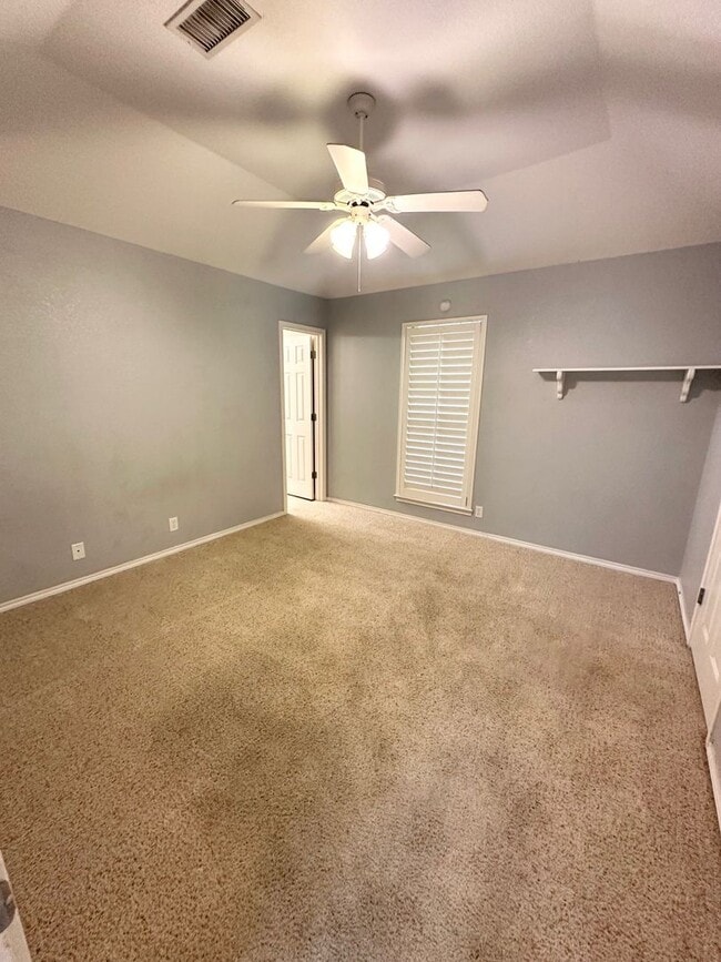 Building Photo - 4 Bed 3 Bath Ready to Rent ASAP!