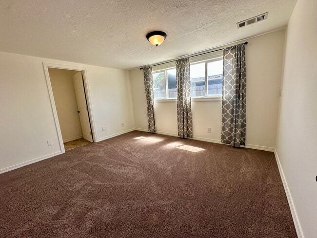 Building Photo - Fresh & Spacious 4 Bed / 2 Bath Home on Oversized Lot – McKinleyville - $2650