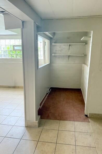 Unit 2a closet/storage space - 5724 W Henderson St