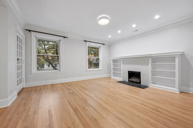 Building Photo - 1521 W Sunnyside Ave