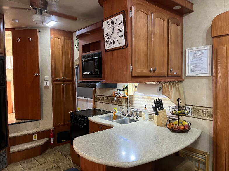 Building Photo - 7560 Chelsea Rd