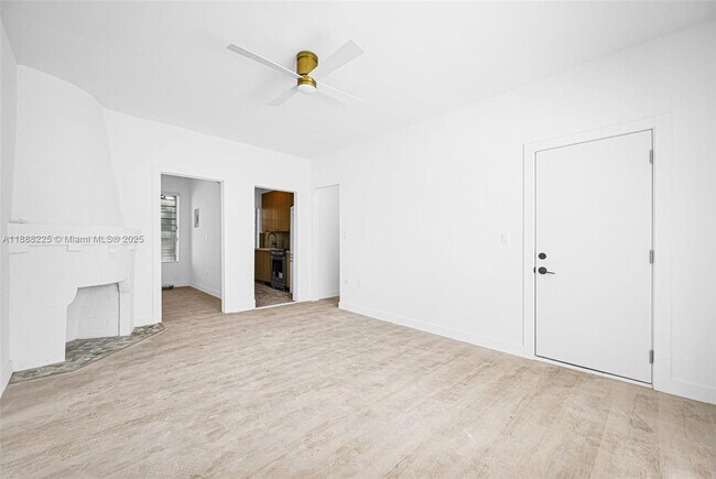 Building Photo - 641 10th St