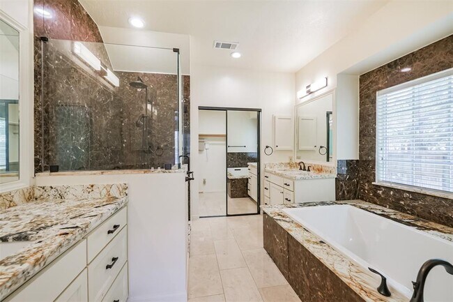 Building Photo - 4003 Bountiful Crest Ln