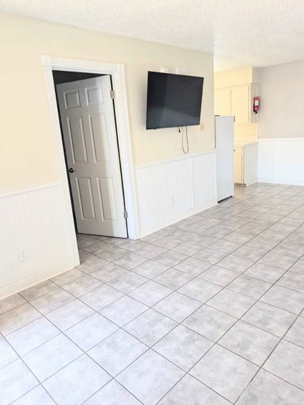 Building Photo - 101 N 3rd St