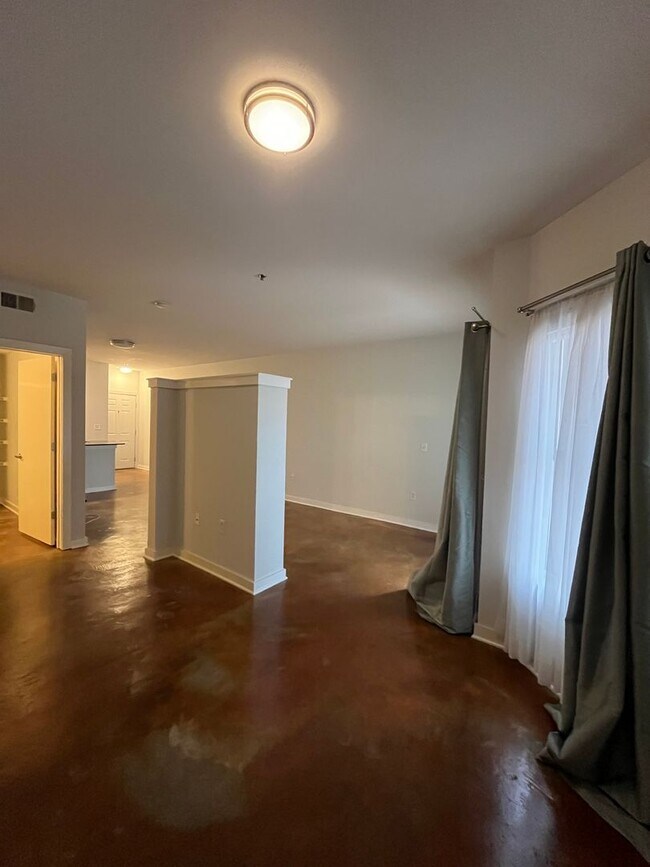 Building Photo - Urban Living at Bristol on Broadway – Walk to Vanderbilt, Studio Unit with Washer/Dryer, Assigned...