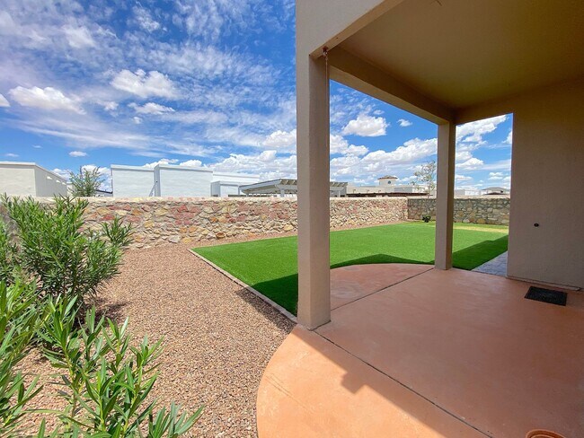 Building Photo - East El Paso 4bed/3bath Refrig A/C