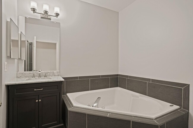 Building Photo - 2651 Park Tower Dr