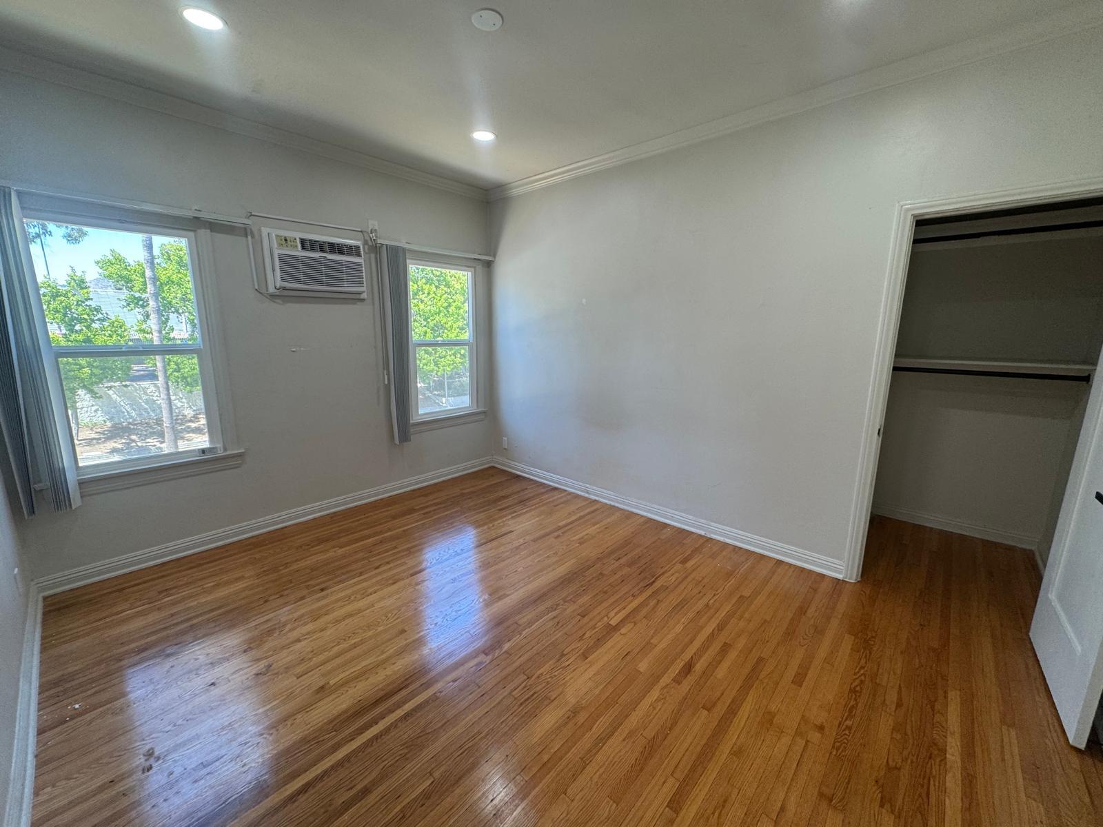 Building Photo - 467 N Orange Grove Ave