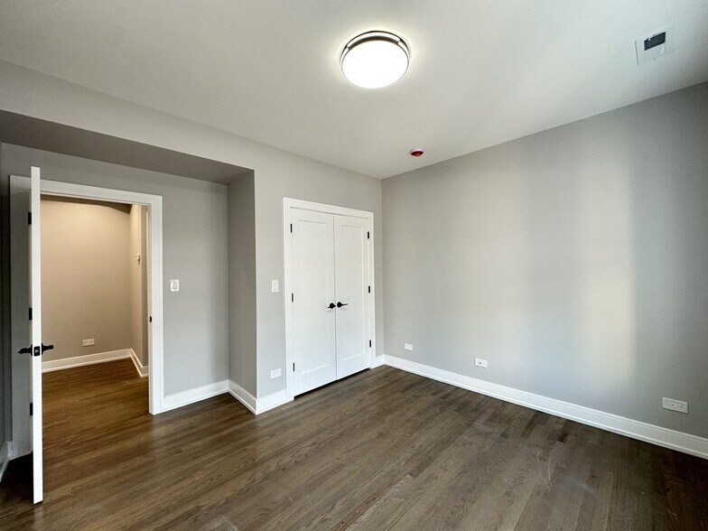 Building Photo - 2641 W Carmen Ave