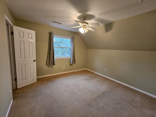 Building Photo - 202 Suffolk Dr