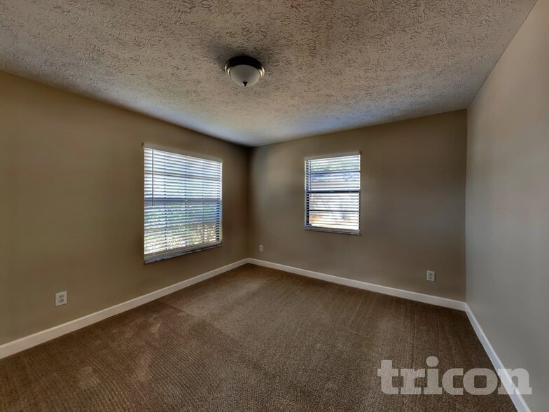Building Photo - 23515 Shining Star Dr