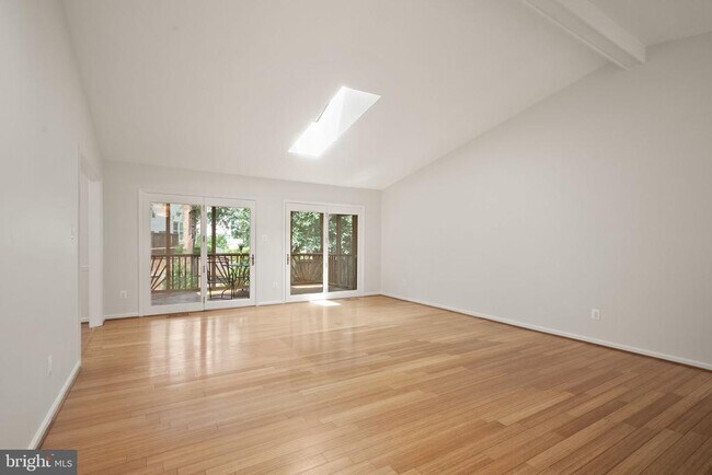 Building Photo - 13647 S Springs Dr