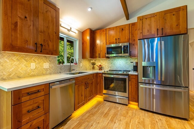 Building Photo - Brand New Tropical Private Maui Meadows Cottage Ocean View and Pool - Utilities Included