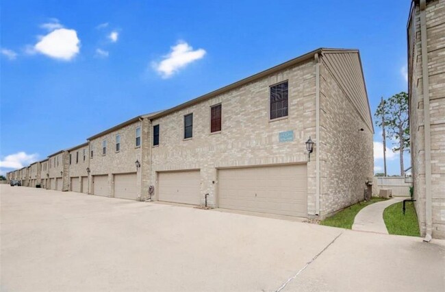 Building Photo - 3174 Holly Hall St