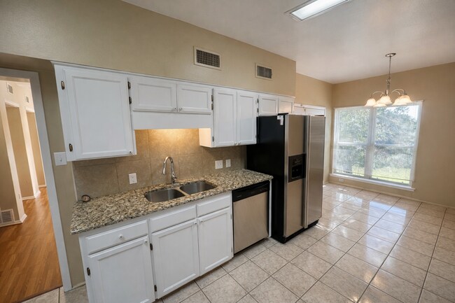 Building Photo - AVAILABLE NOW!