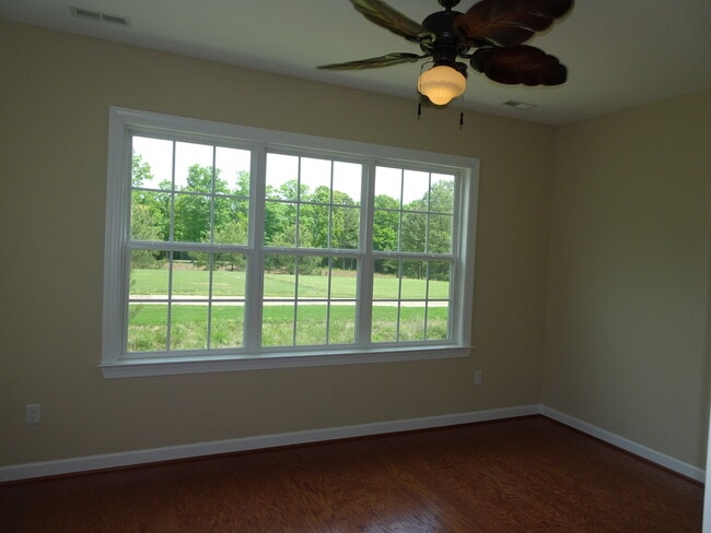 Building Photo - 3 bed condo with a golf course view in Bra...