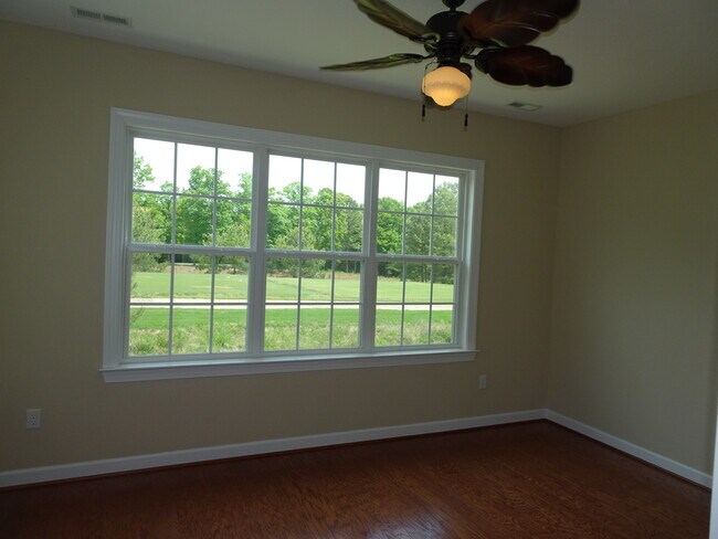Building Photo - 3 bed condo with a golf course view in Braemar Creek for Rent