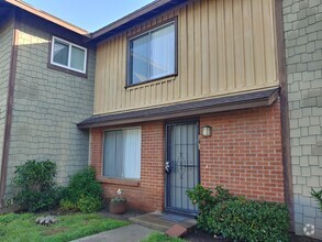 Building Photo - Now Leasing – Beautiful 3 Bedroom Townhome...