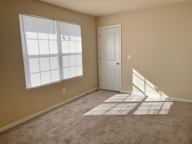 Building Photo - 308 Dill Ln