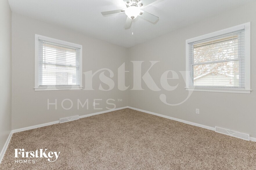 Building Photo - 716 SW Williams St