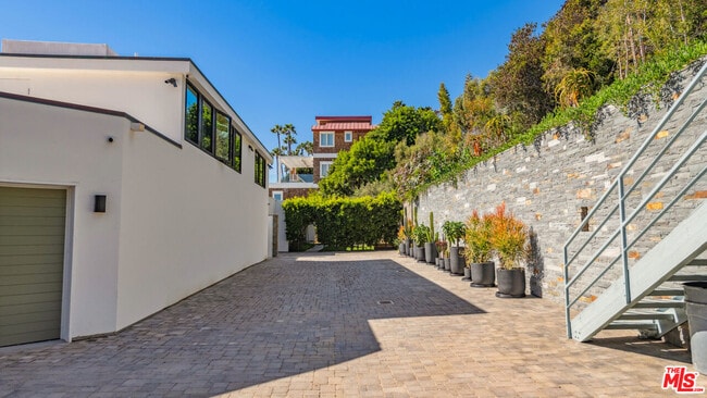 Building Photo - 31388 Broad Beach Rd