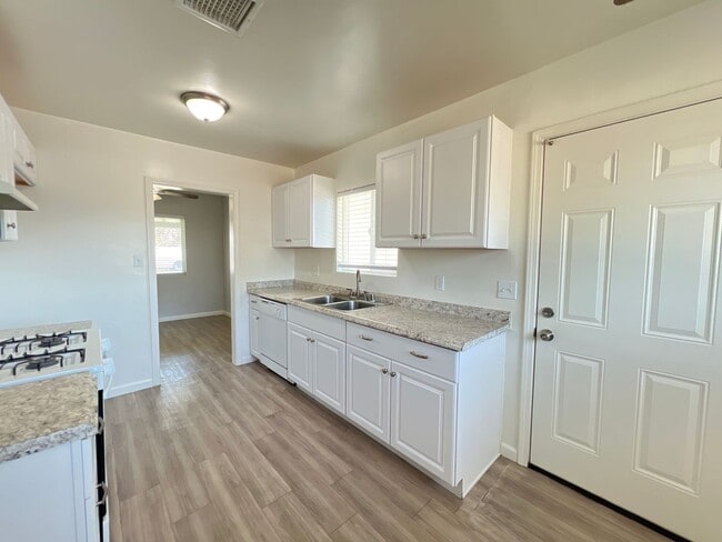 Building Photo - Remodeled 3 Bed Home w/ Fireplace, Garage & Huge Backyard – 93309